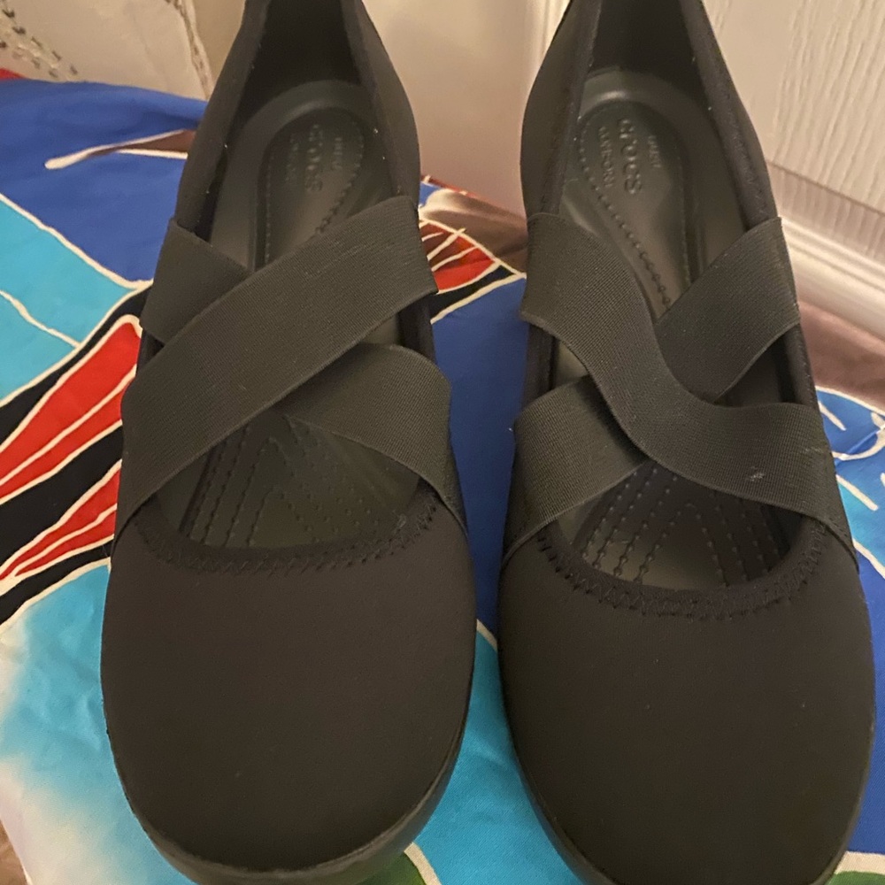 CROCS Busy Day Strappy Wedge Dual Comfort Pumps Black. W  Size 8